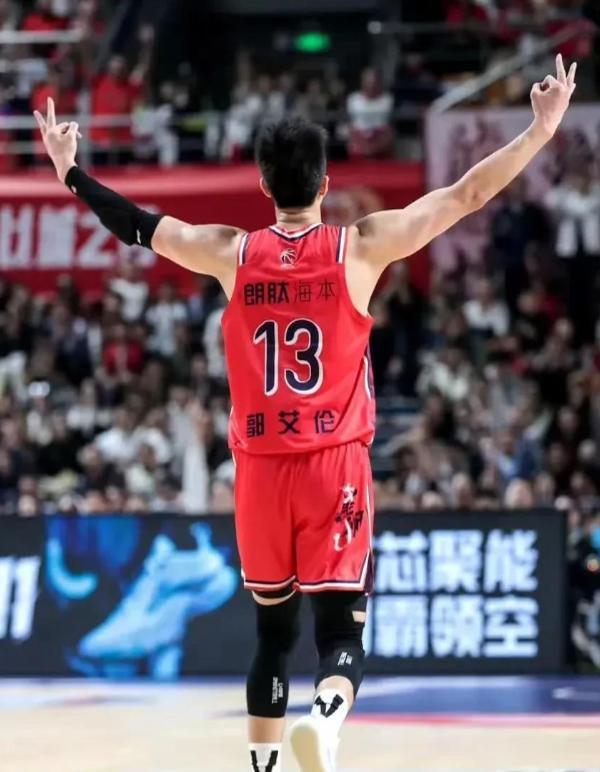 关于四川男篮迎战广州队，胜败未卜的信息